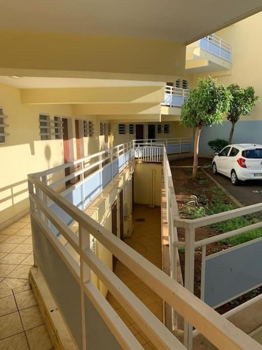 Petit Prix Et Grand Confort A Saint Gilles Les Bains Ngoại thất bức ảnh