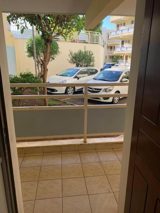 Petit Prix Et Grand Confort A Saint Gilles Les Bains Ngoại thất bức ảnh