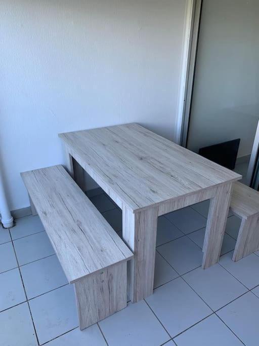 Petit Prix Et Grand Confort A Saint Gilles Les Bains Ngoại thất bức ảnh