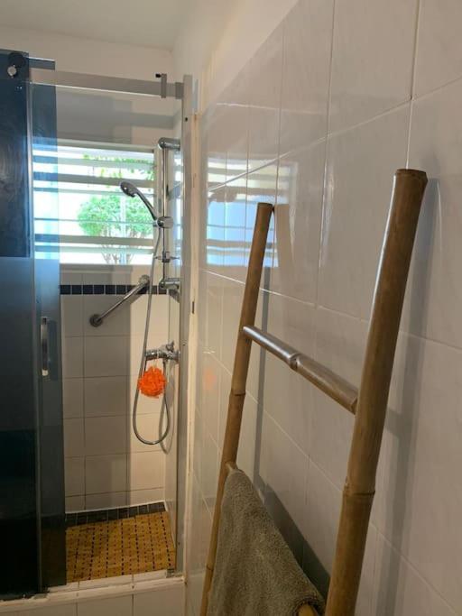 Petit Prix Et Grand Confort A Saint Gilles Les Bains Ngoại thất bức ảnh