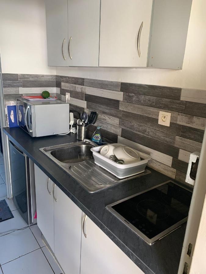 Petit Prix Et Grand Confort A Saint Gilles Les Bains Ngoại thất bức ảnh
